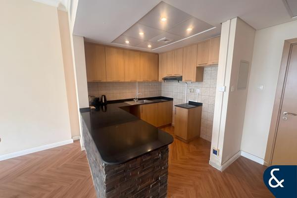Unfurnished | Canal View | Spacious | 1 Bed