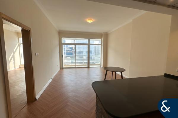 Unfurnished | Canal View | Spacious | 1 Bed