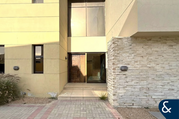 THH 4 Bd | Single Row | Unfurnished | Vacant