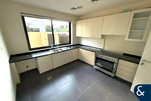 THH 4 Bd | Single Row | Unfurnished | Vacant