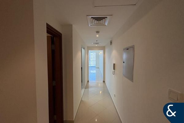 Vacant | Large Apartment | Balcony