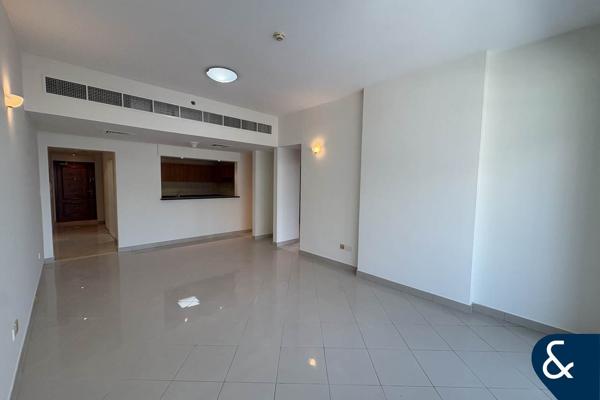 Vacant | Large Apartment | Balcony