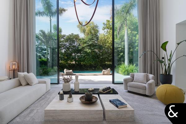 5 bedrooms | Show home | Lake Views