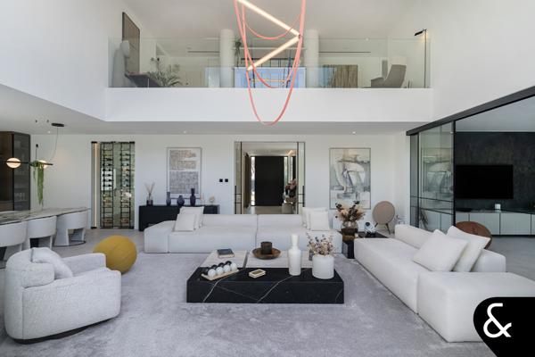 5 bedrooms | Show home | Lake Views