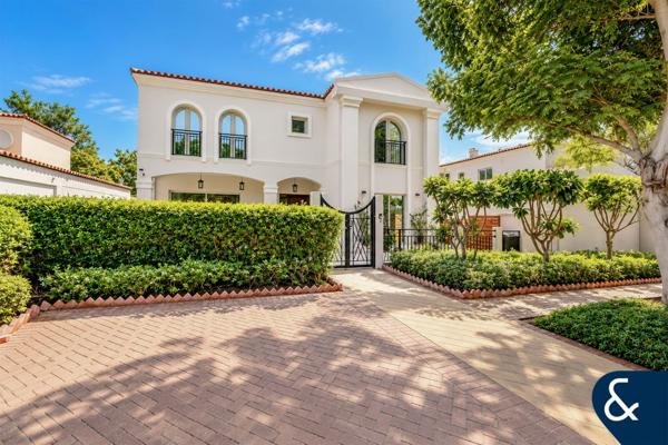 Stunning Villa | Backing Beautiful Greenery