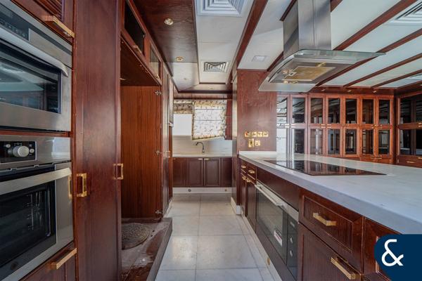 Extended Townhouse | Vacant | By Park & Pool