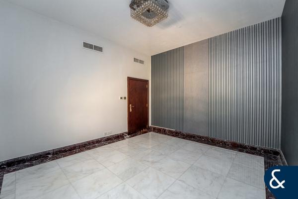 Vacant Townhouse | Amazing Location | GCMC