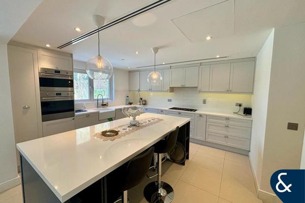 Unfurnished | Upgraded | Spacious Villa