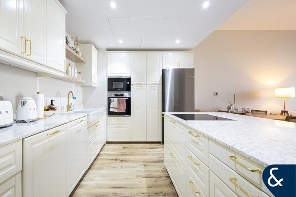 Two Bedroom I Fully Upgraded I 1413 Sqft