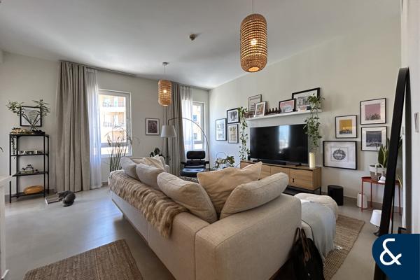 One Bedroom | Upgraded | Large Layout