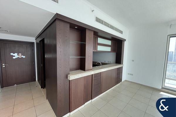 Unfurnished | One Month Free | Old Town Views
