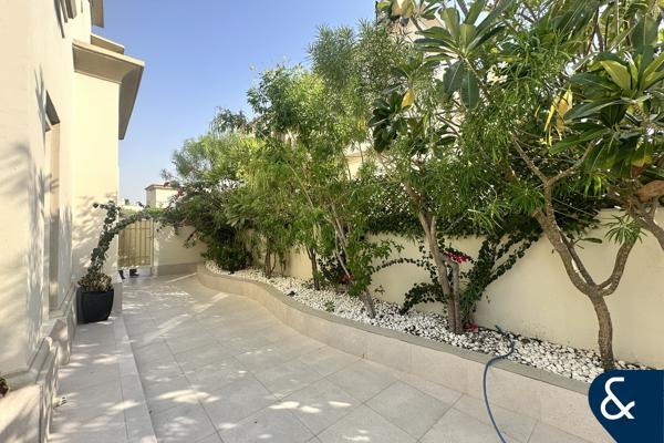 Upgraded | SPRINGS 11 | Landscaped Garden