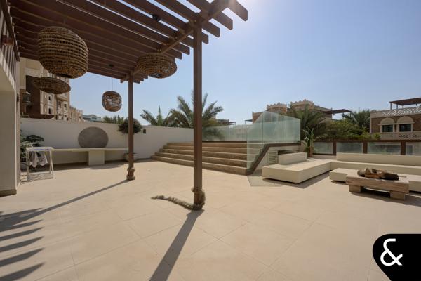 Private Garden + Pool - Upgraded - Vacant