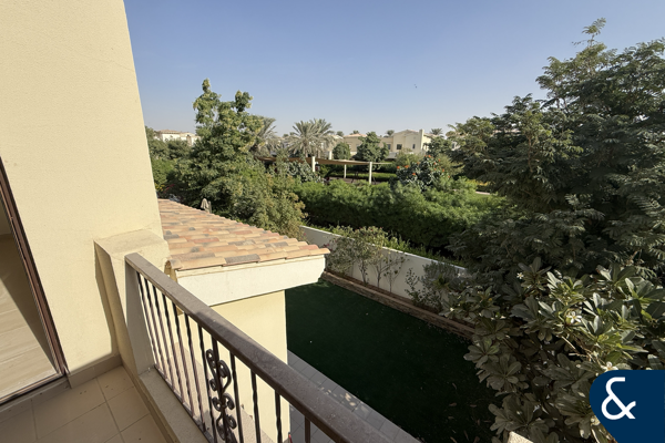 Vacant | Spacious | Landscaped l 4 Beds