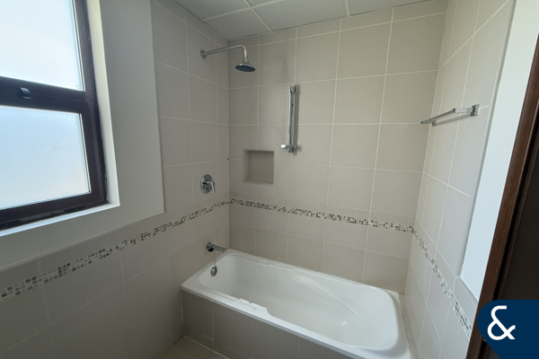 Vacant | Spacious | Landscaped l 4 Beds