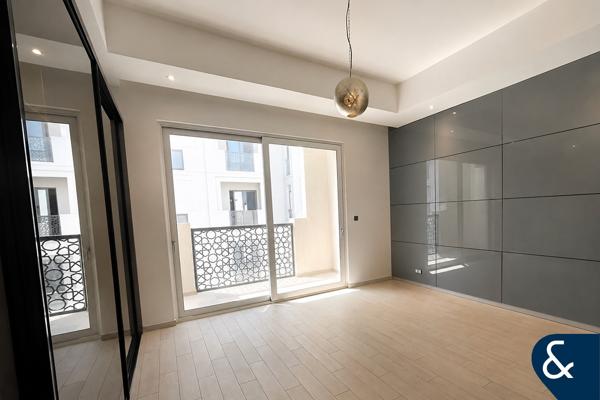 Park Facing | Upgraded | Modern Interior