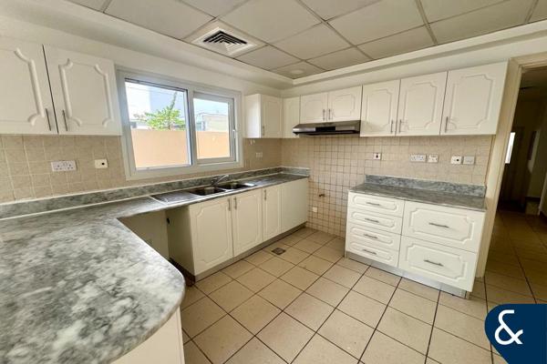 Lake view | Well maintained | 5 Bed | Type 16