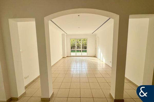 Lake view | Well maintained | 5 Bed | Type 16