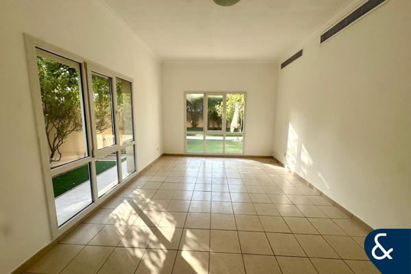 Lake view | Well maintained | 5 Bed | Type 16