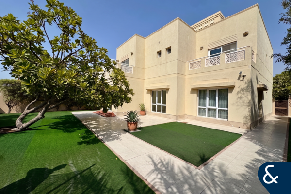 Lake view | Well maintained | 5 Bed | Type 16