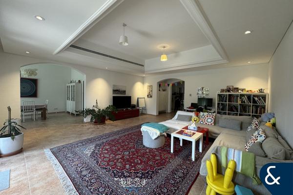 Townhouse | Pool Backing | Available June