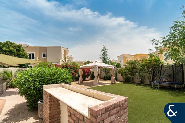 Huge Plot l Single Row l 3 Bed + Maids