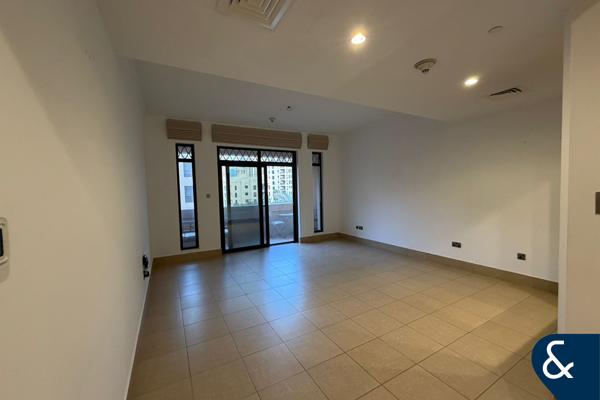 Large 1 Bedroom | 1 Bathroom | Vacant