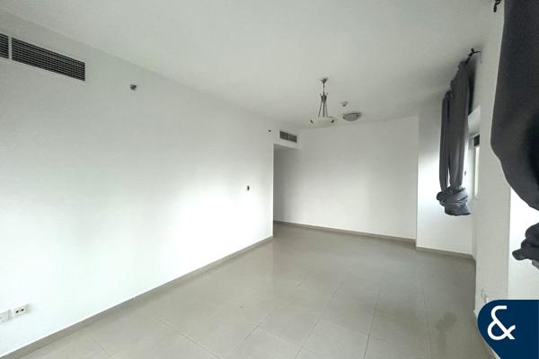 Priced to sell | Low floor | Huge Terrace