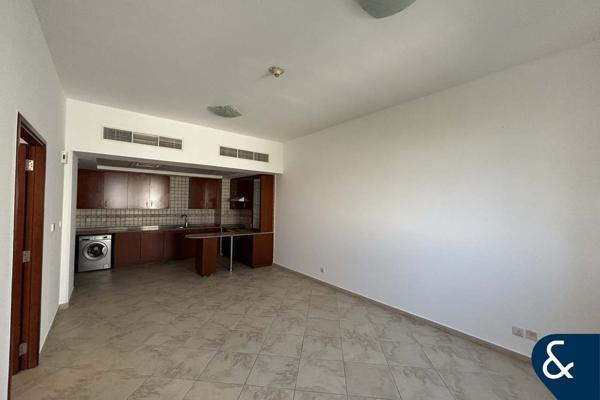 One Bed I Rented Unit I Garden View I 943 Sqft