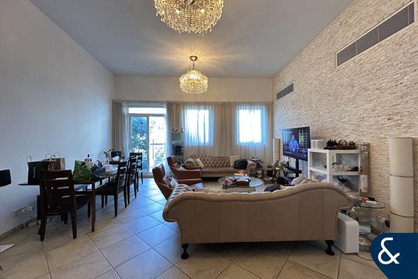 Vacant Three Bedroom Corner Unit | Vacant