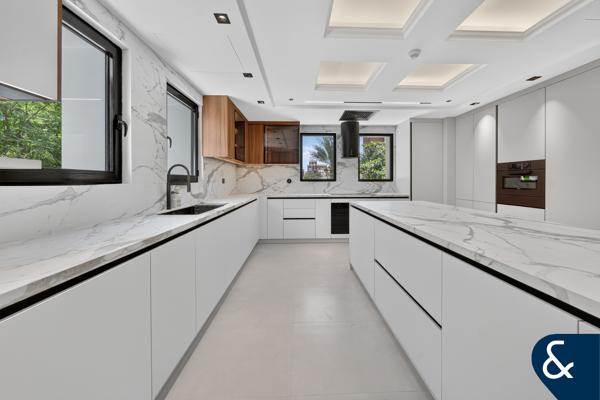 6 Beds | Furnished l Sea View | Upgraded