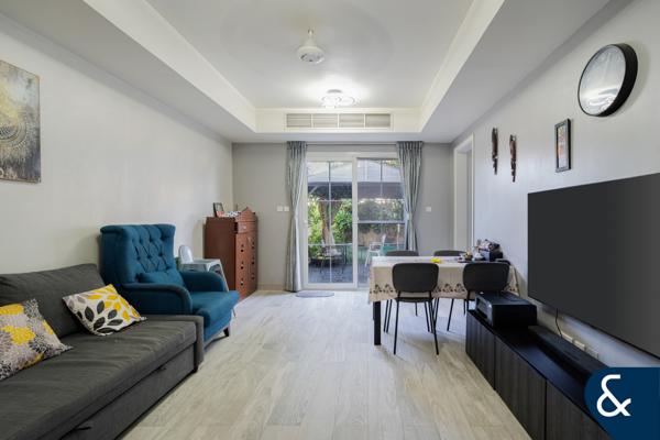 3 BEDROOMS | PRIVATE | UPGRADED 4M | VACANT