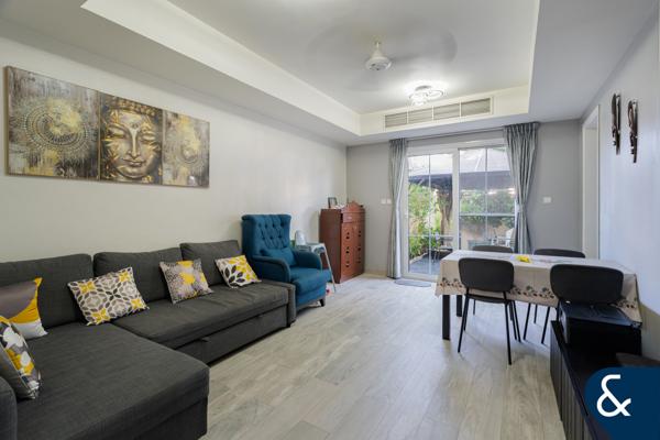 3 BEDROOMS | PRIVATE | UPGRADED 4M | VACANT