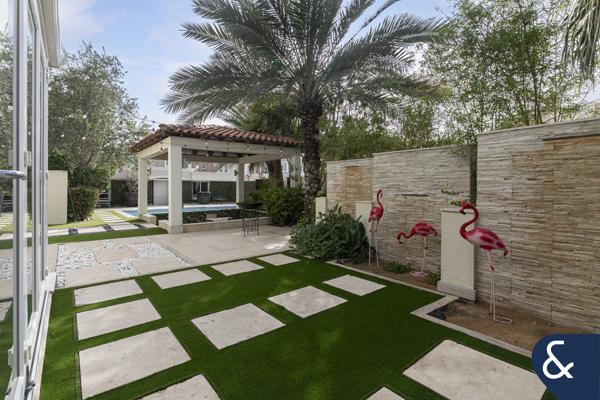 Huge Corner Plot | Backing Park | Upgraded