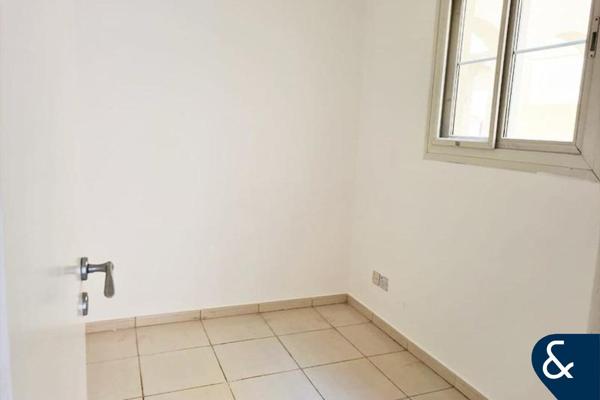 Vacant on transfer | 2 bed | Near Park - Pool