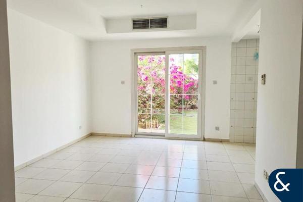 Vacant on transfer | 2 bed | Near Park - Pool
