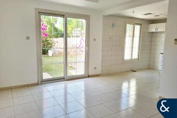 Vacant on transfer | 2 bed | Near Park - Pool
