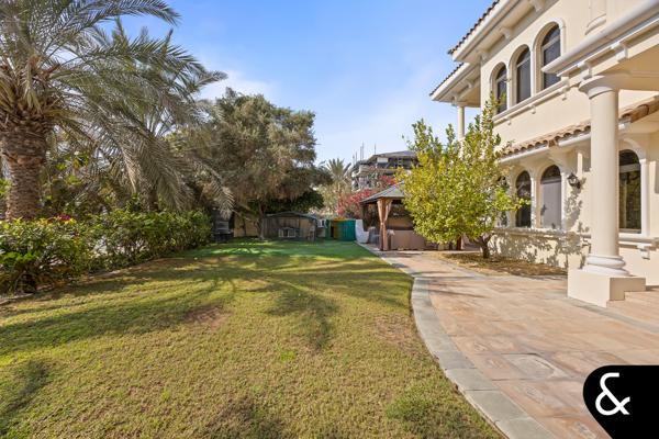 Best Priced Vacant Signature Villa on the Palm