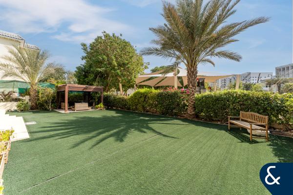 Excusive listing | Park backing | Upgraded