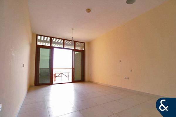 Upgraded Studio |  Sea View | Unfurnished