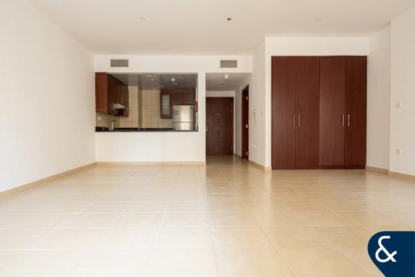 Studio | Unfurnished | White goods provided