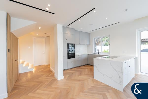 FULL LAKE VIEW | HUGE PLOT | HIGH END UPGRADE