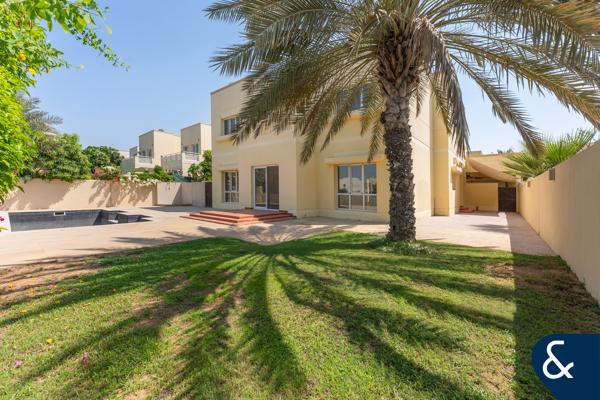 Lake view | Vacant | Private pool