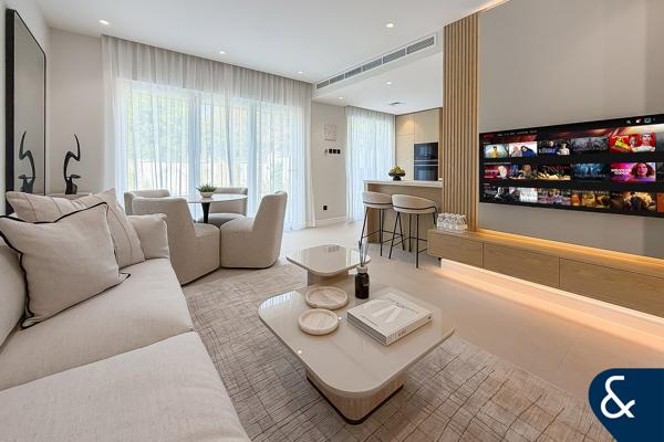 Exclusive | Fully Upgraded | 3 Beds | Pool