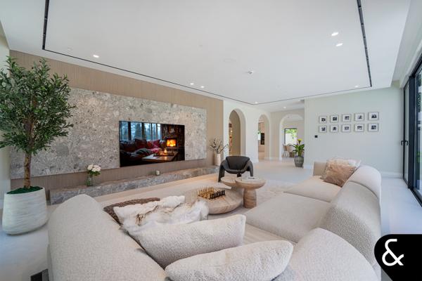 Exclusive Turn Key Mansion overlooking Golf Course - Huge Plot - Image 9