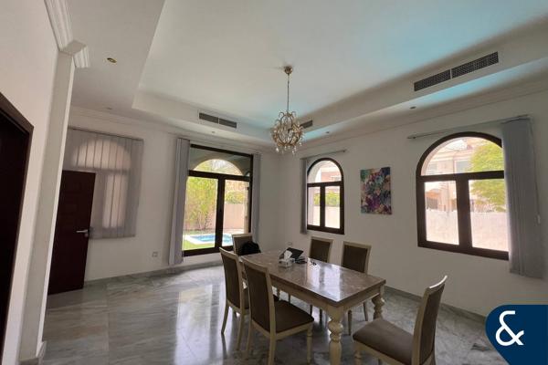 Beautiful | 5 Bedrooms + Pool | Near school|
