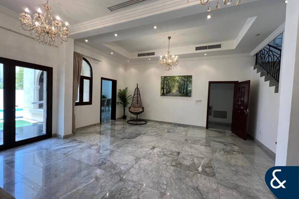 Beautiful | 5 Bedrooms + Pool | Near school|