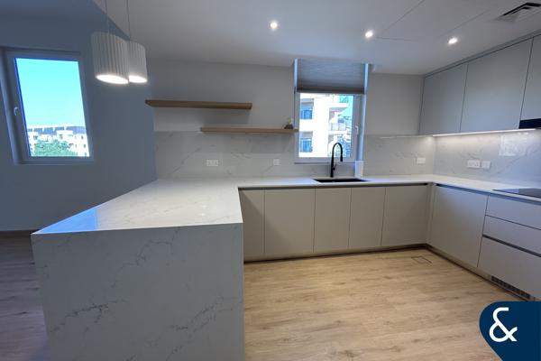 One Bed I Corner I Fully Upgraded I Vacant