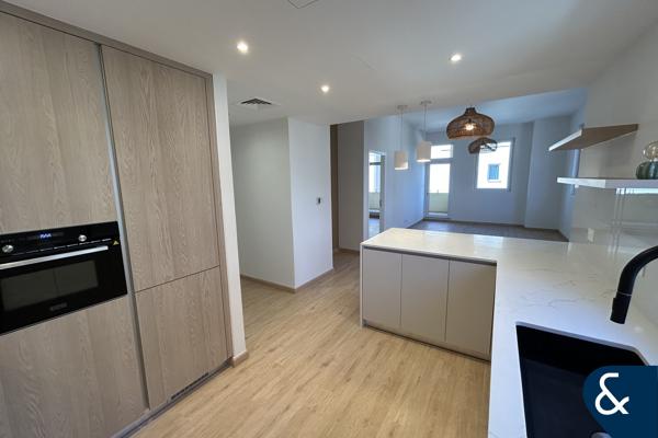 One Bed I Corner I Fully Upgraded I Vacant