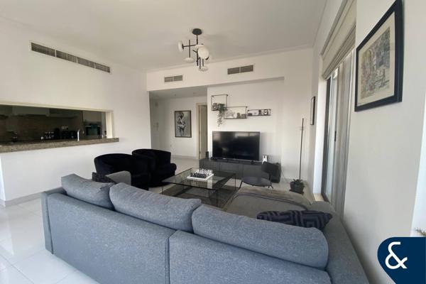 Fully Upgraded 1 Bed | VOT  | 1091 Sq Ft